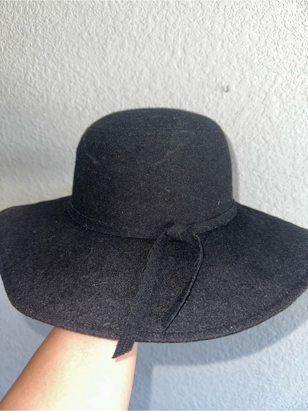 Classic Black Women's Wool Cloche Hat - Picture 3 of 7